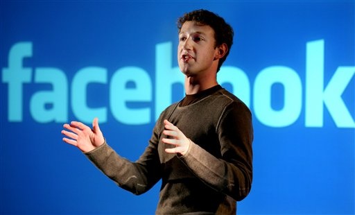 Facebook CEO: private or public, It makes NO difference to us and advertising. Erm, what?