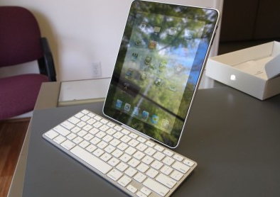 The iPad Keyboard Dock Works with the iPhone (on iOS4)