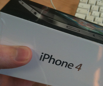 iPhone 4 Being Delivered a Day Early in the UK?