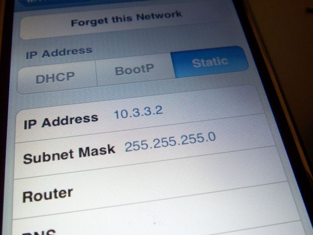Crafty developer sneaks a $.99 tethering app into the App Store, disguised as a flashlight.