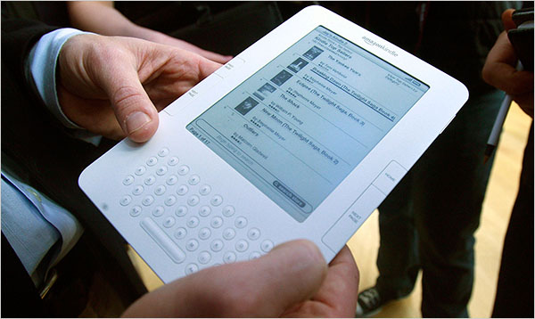 Kindle out of stock, Amazon promoting Kindle DX on homepage