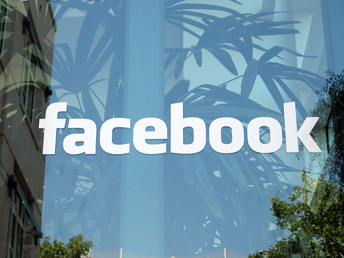 Facebook updates iOS app to 3.2.1, reiterates Places is US only