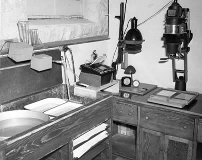 Palm Lab lets you edit photos like an electronic George Eastman.