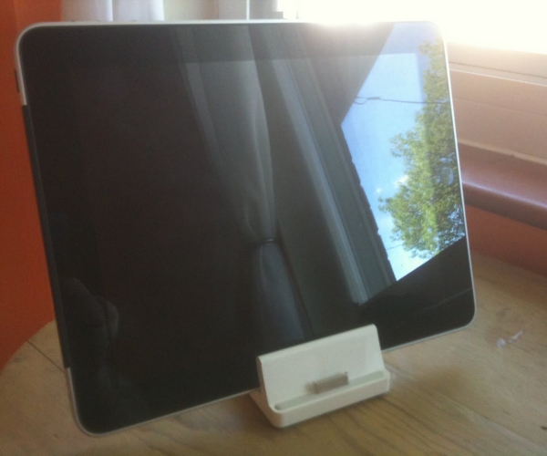 Future iPads to feature landscape docking? Yes, please!