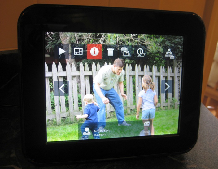 Kodak unveils a 10-inch version of its Facebook-connected digital photo frame