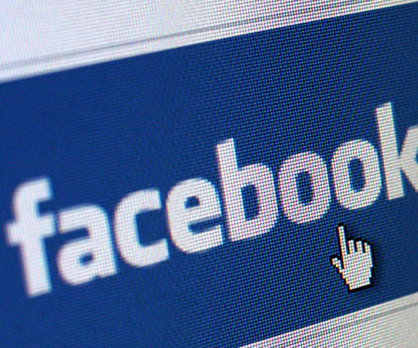 Facebook desktop brings Facebook to you with no need for a web browser.