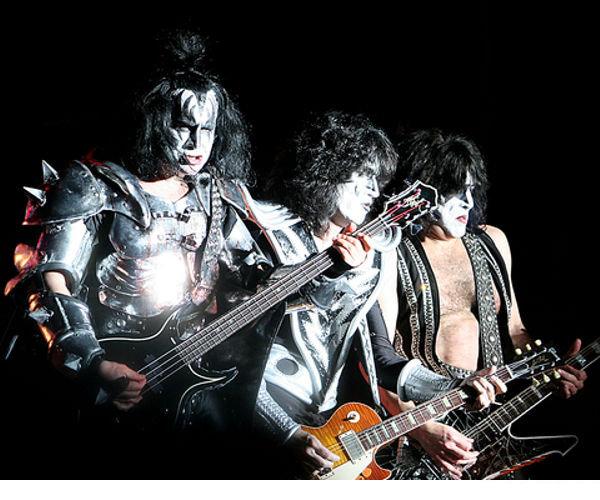 KISS and Nightclub City first to stream live concert through social game.