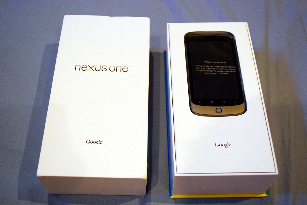 Google Nexus S gets a Best Buy airing before disappearing into the ether