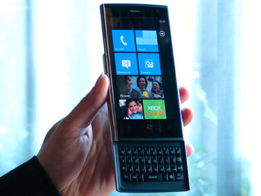 Dell to switch 25,000 employees from BlackBerrys to its own handsets