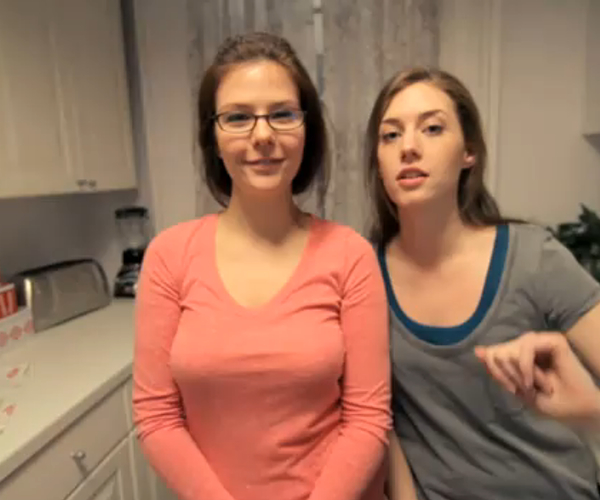 Two American girls use Google Translate to call a real Indian restaurant and order in Hindi