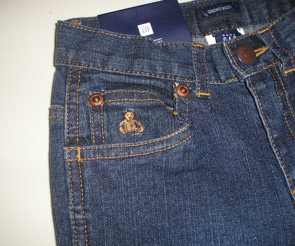 Video: How The Gap will give away 10,000 pairs of jeans through Facebook Places