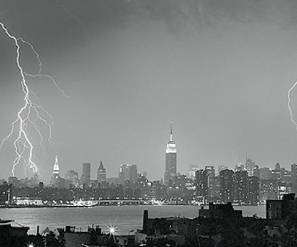 Video: Snow lightning in New York City!