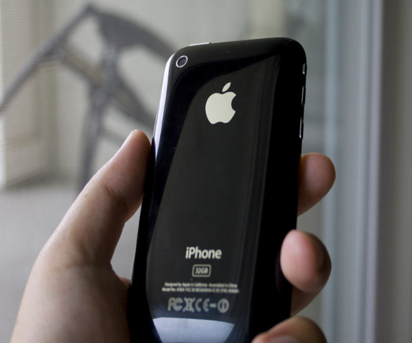 iPhone 3GS goes free at Best Buy on December 10th