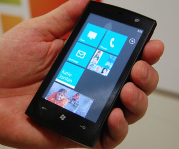 Microsoft reaches out to Windows Phone 7 jailbreak developers, unlocking tool pulled