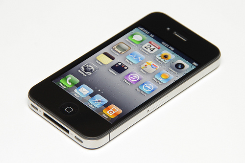 Apple reportedly adding suppliers for iPhone 5, aims for a summer release?