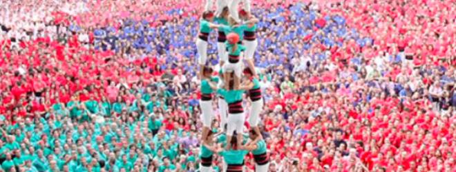 Video: Castellers make up a human castle in Tarragona, Spain