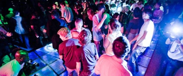 iPhone app lets you pick that jukebox track without leaving your bar stool