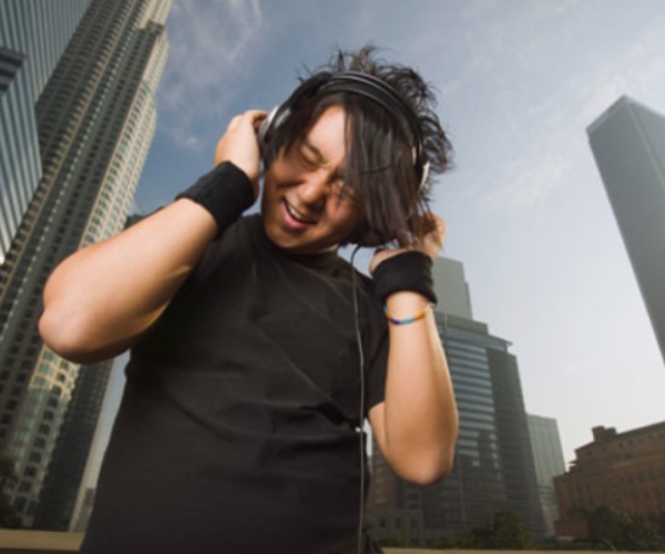 Slacker Radio is now unlimited for Canadian listeners