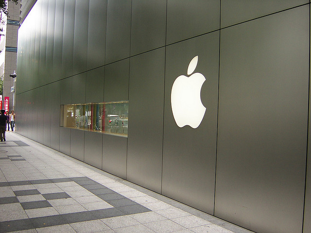 What it’s really like to work in an Apple Store