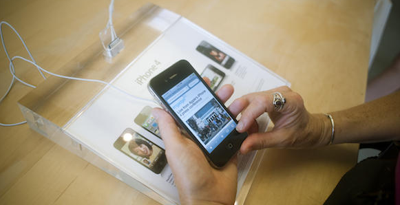 WSJ: New free MobileMe AND half the size, half the price iPhones this summer