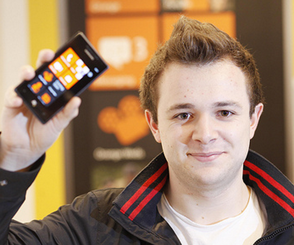 Windows Phone 7 Now Has 8000 Apps, 28000 Registered Developers