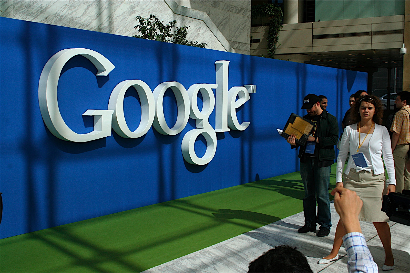 Google actively encourages social, will delete private Google Profiles on July 31