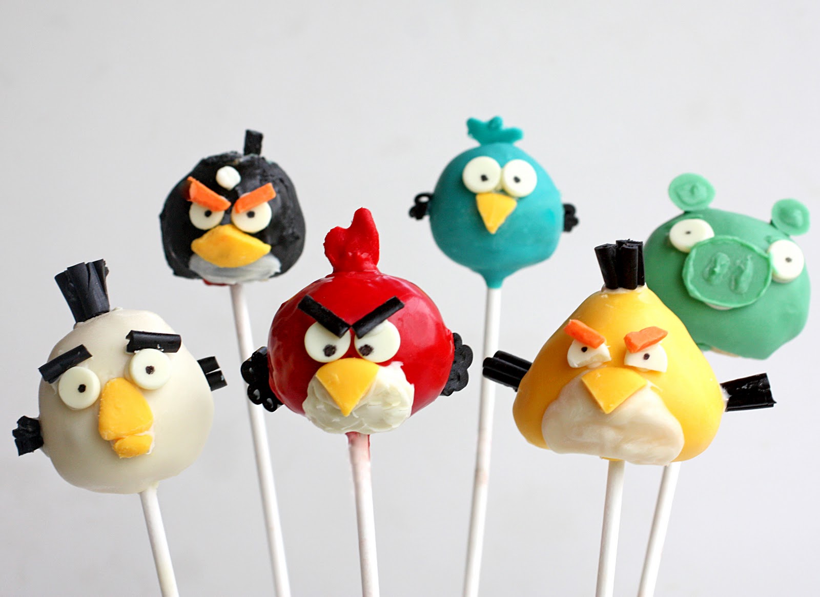 Angry Birds To Launch On Facebook Next Month