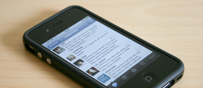 Teewee is identical Twitter for iPhone… without the Quickbar