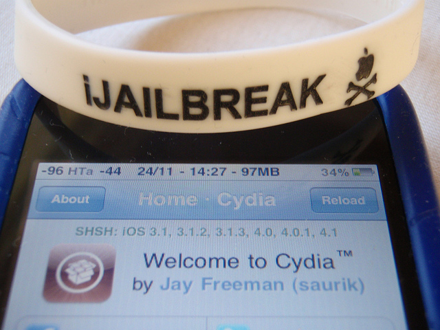Toyota begins advertising on Cydia, targets members of jailbreak scene