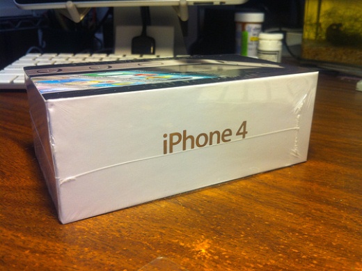 Bharti Airtel to Sell Apple’s iPhone 4 in India… Just now.