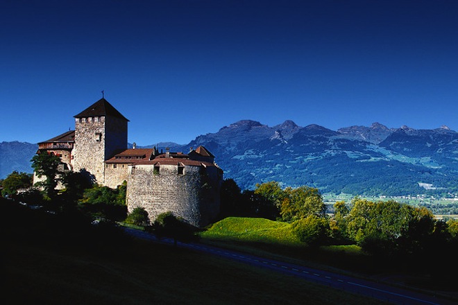 Airbnb – Rent an entire country for just $70,000