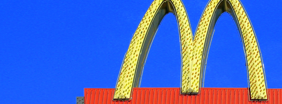 McDonaldâs to begin replacing humans with terminals and swipe cards