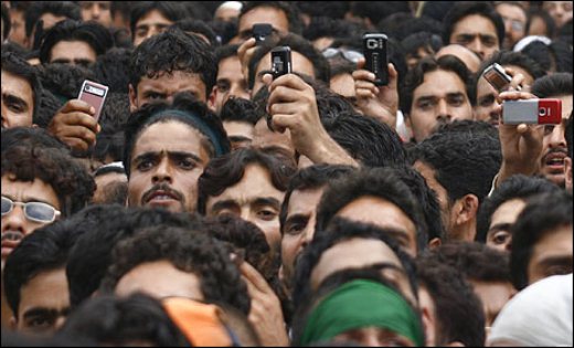 Official: India has only 500 million mobile users, not 800 million