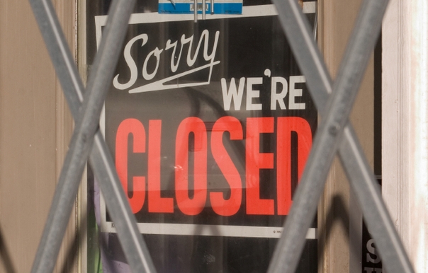 Nokia closes online stores in UK and US