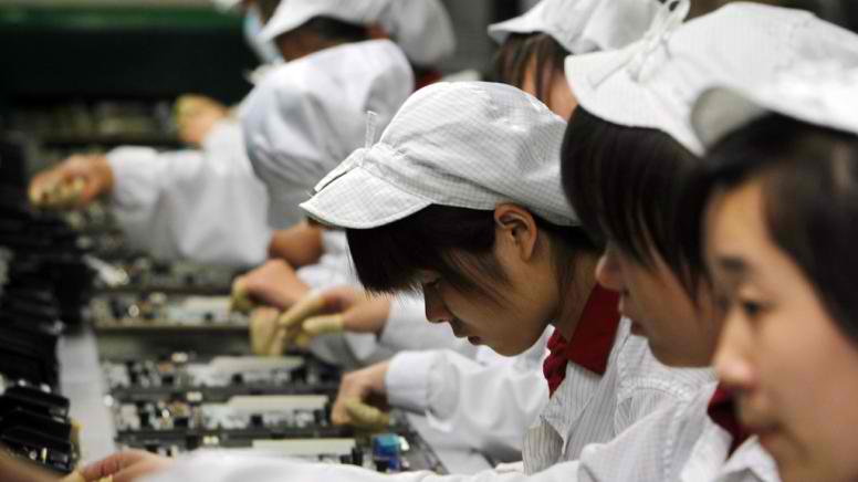 Amazon tablet production faces limitations as Apple increases iPad 2 orders