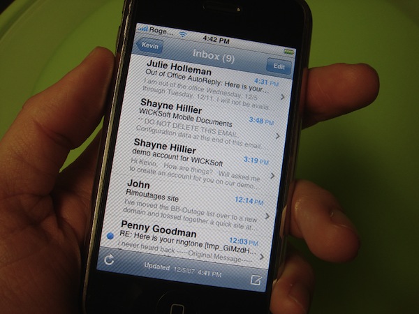 Awayfind tries to solve the ’email sucks’ problem with relevant alerts