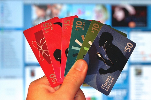 Apple’s back to school promo to replace free iPods with $100 iTunes Gift Cards?
