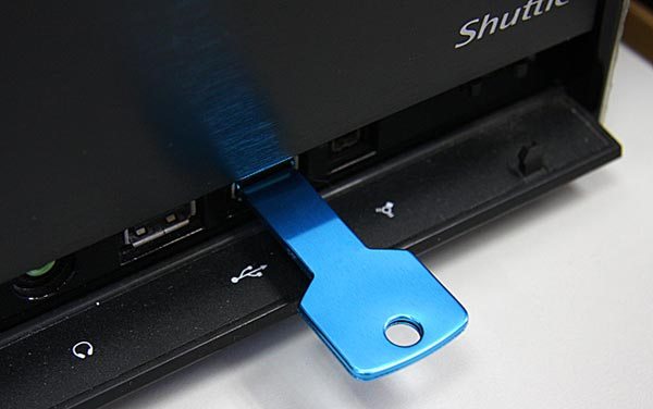 US Govt. plant USB sticks in security study, 60% of subjects take the bait