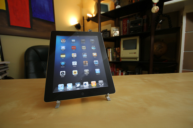 Apple’s iPad remains dominant as Windows tablets outsell the PlayBook