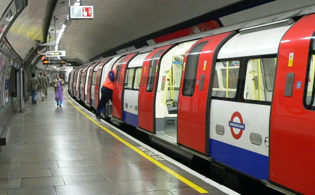 Google Maps now gives public transport directions in London