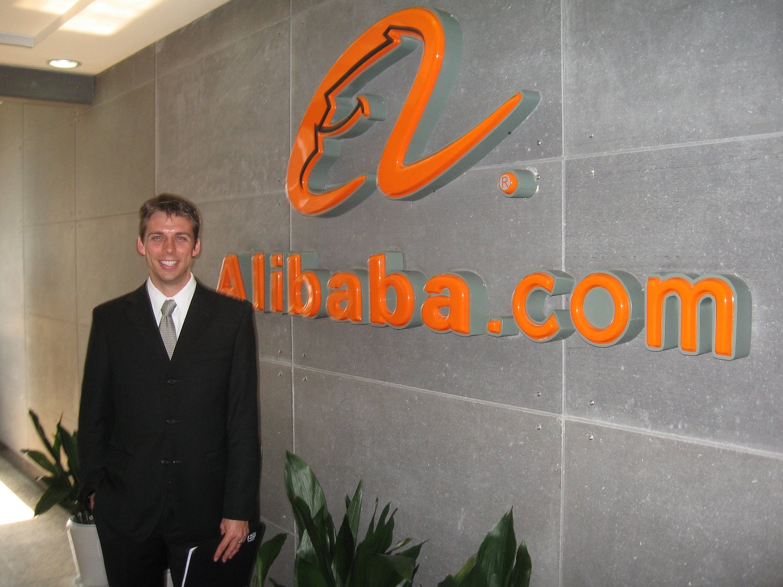 Alibaba plans to build mobile OS to rival Android, Windows Phone