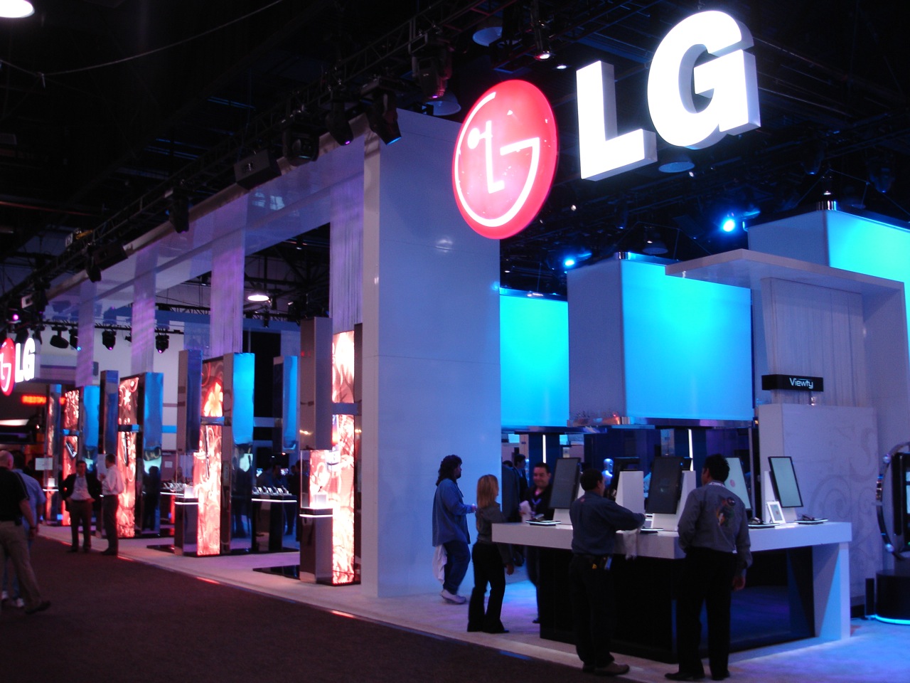 LG cuts smartphone targets in wake of Apple and Samsung success