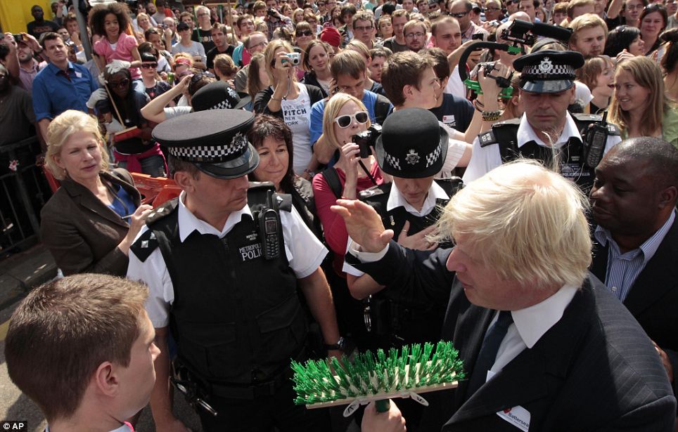 Tumblr Tuesday: Loot-alikes matches London looters with their celebrity counterparts