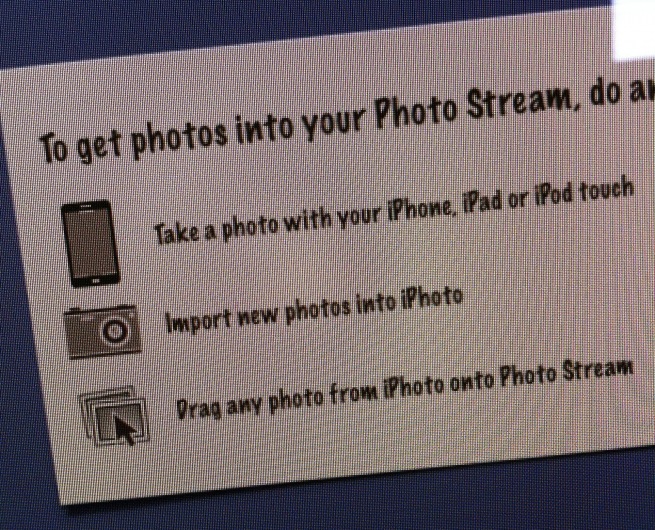 iPhone 5: Photo Stream Beta icon shows larger screen, rectangular home button