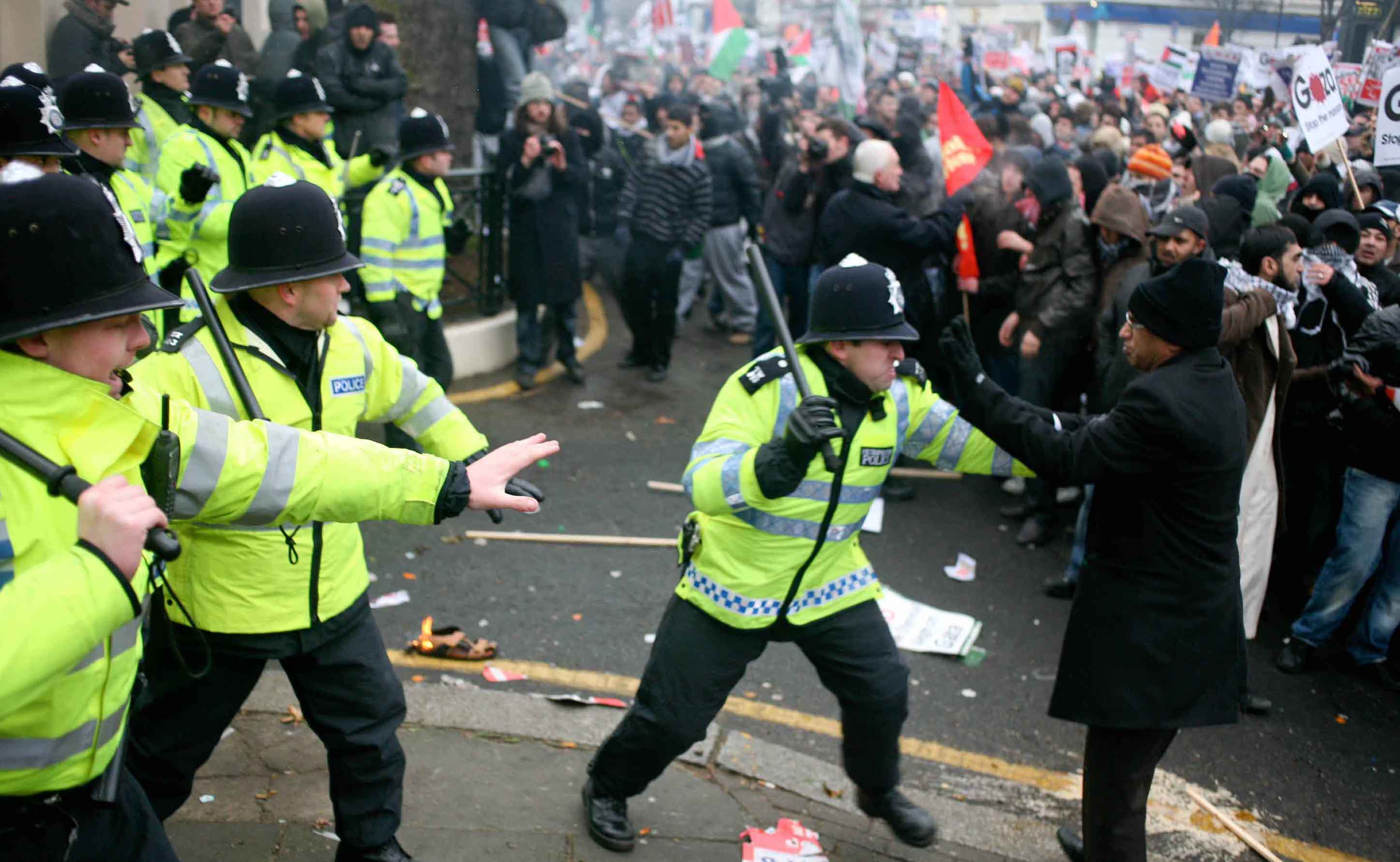 UK riots spark a UK Twitter record, claiming “1 in every 170 UK Internet visits”