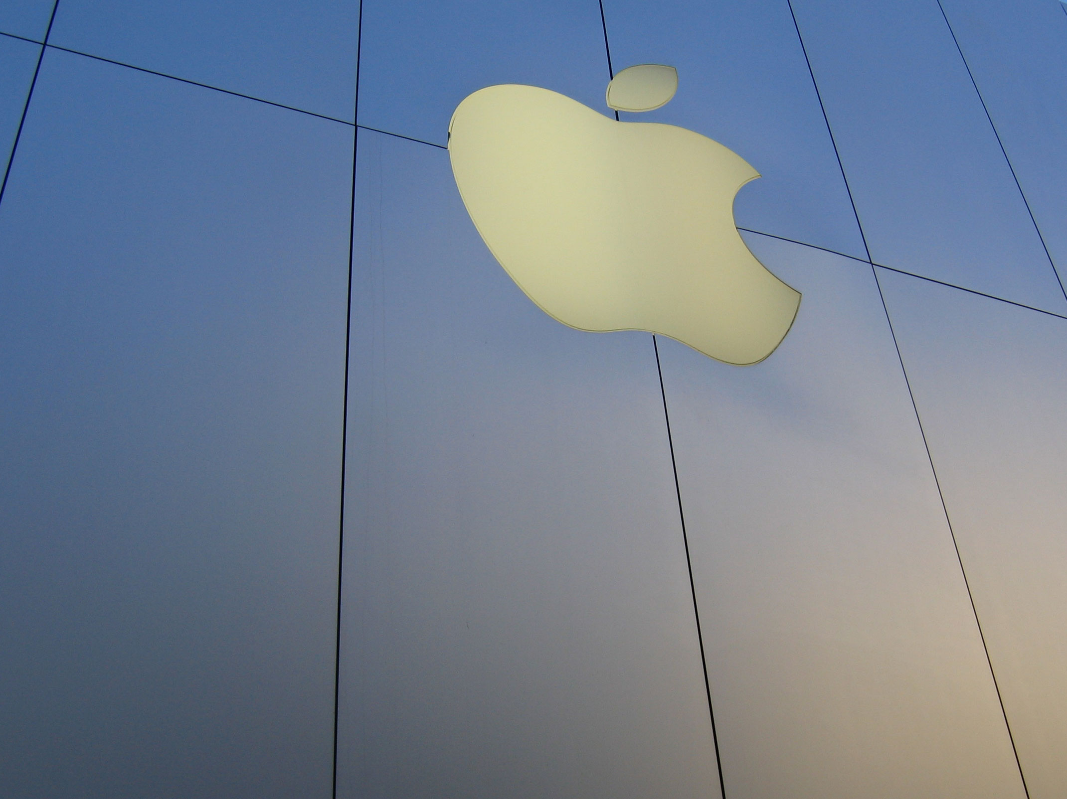 Apple and Dropbox partner with the EFF to fight for user privacy in Congress
