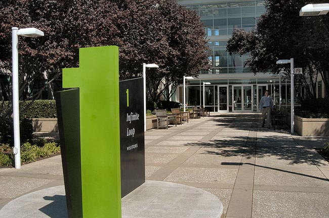 Apple officially confirms iPhone 5 event on October 4