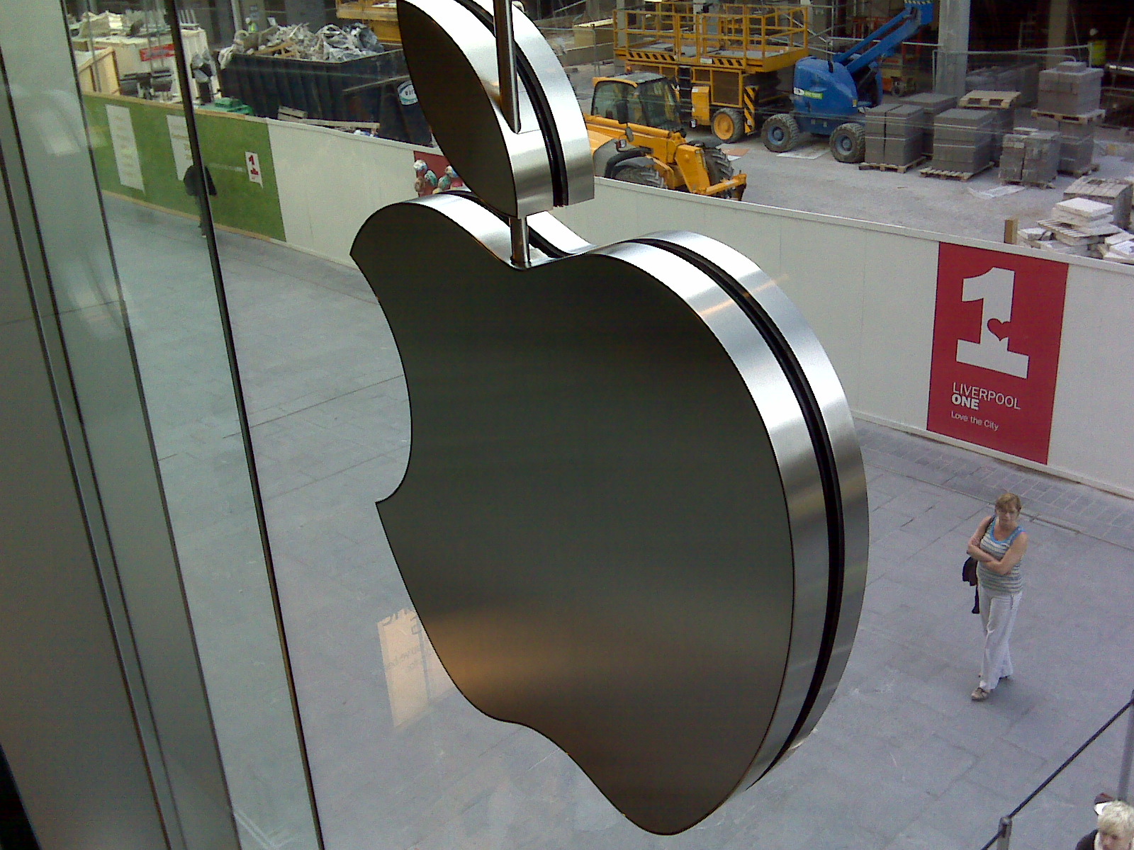 ITC to review Apple’s patent lawsuit win over HTC in the U.S