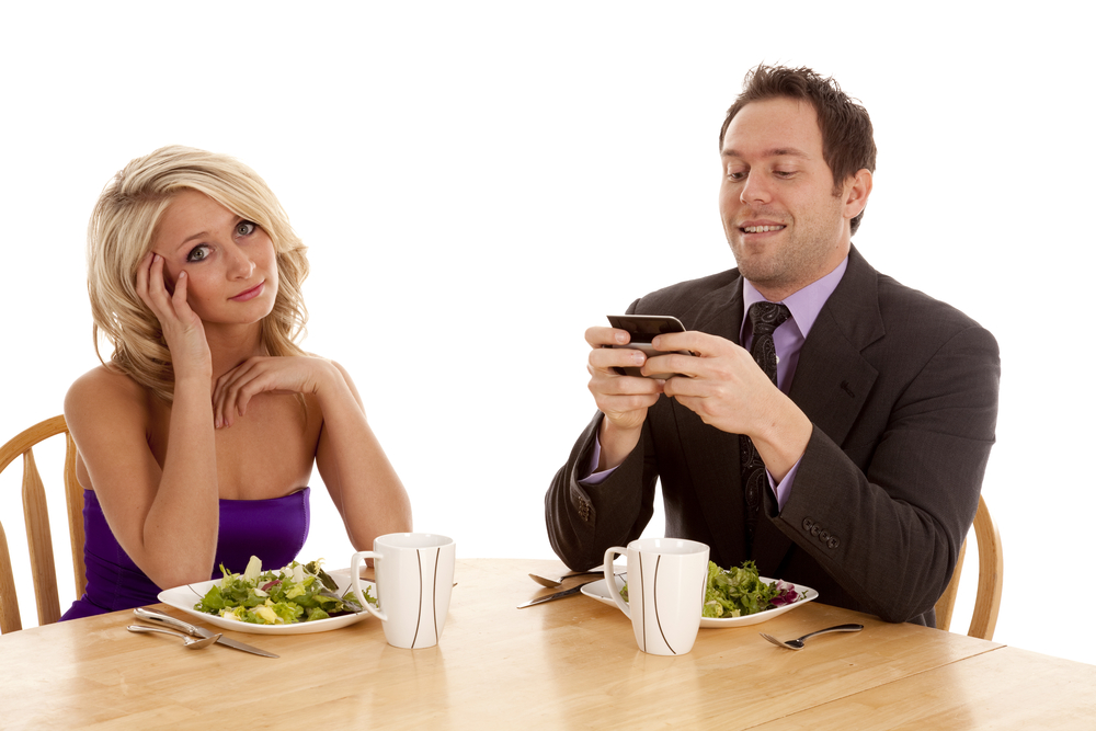 Does social media encourage bad table manners?