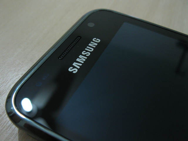 Samsung profit dips but sees 300% yearly rise in smartphone sales to surpass Apple
